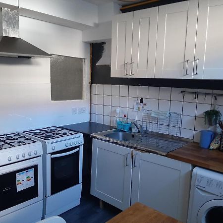 Single Room With Underbed 8 런던 외부 사진