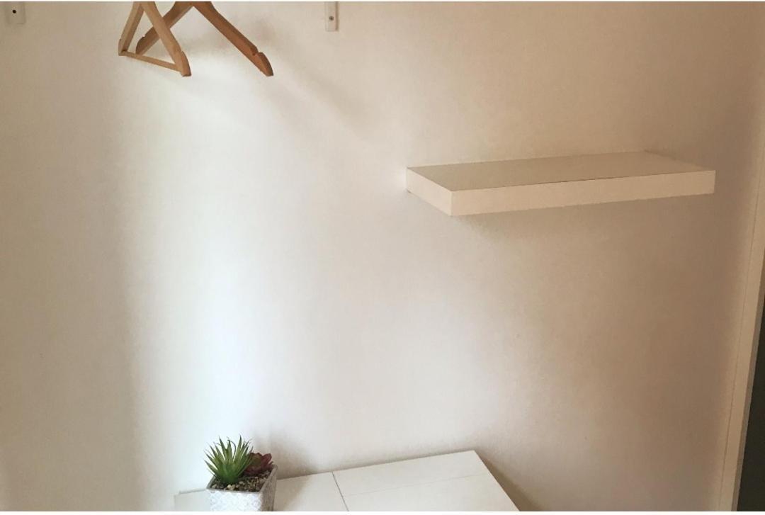 Single Room With Underbed 8 런던 외부 사진
