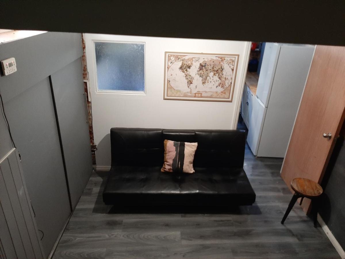 Single Room With Underbed 8 런던 외부 사진