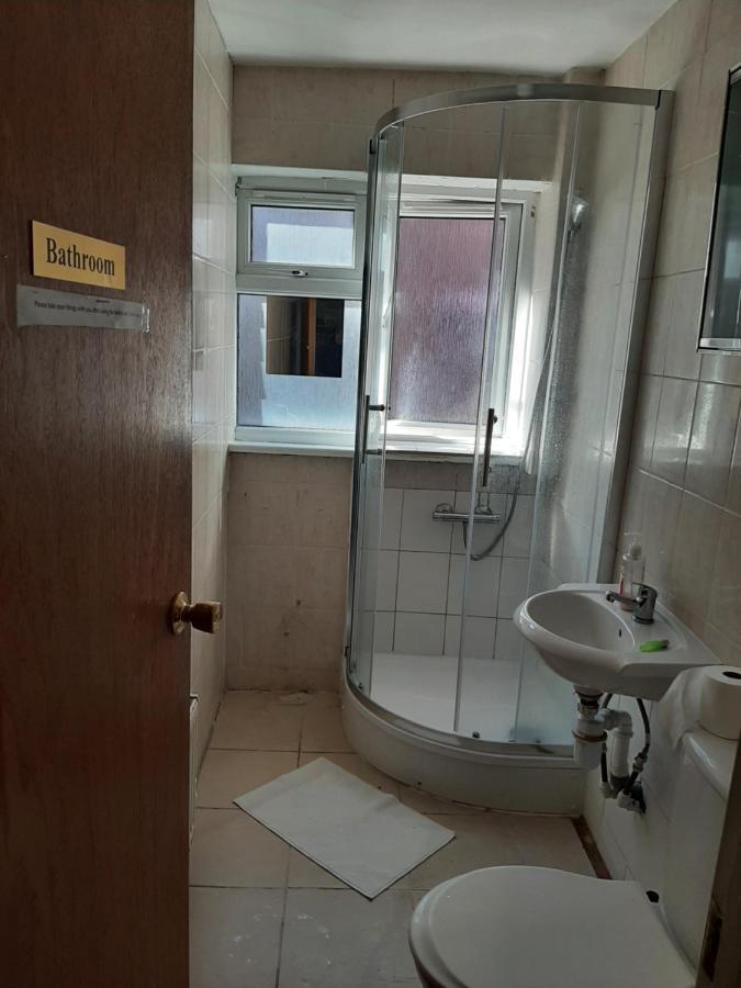 Single Room With Underbed 8 런던 외부 사진