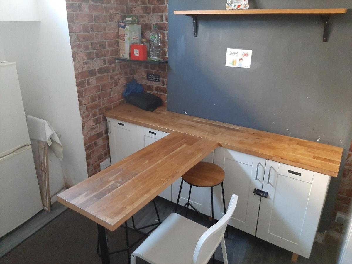 Single Room With Underbed 8 런던 외부 사진